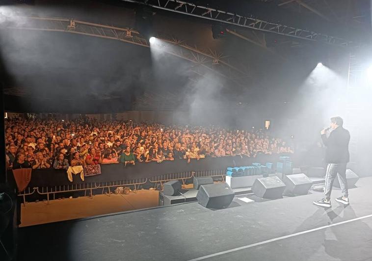 Más de 2.000 personas vibran con Carlos Baute en el recinto ferial de Agüimes