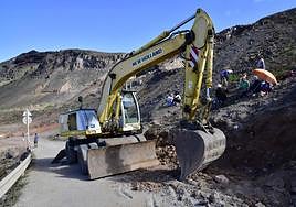 Los vecinos paralizaron las obras los primeros días para denunciar el destrozo de la ladera.