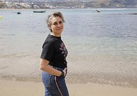 La actriz grancanaria Ruth Sánchez, en la playa de Las Canteras.