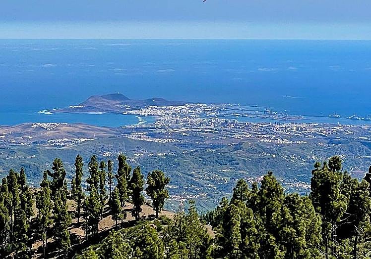 Imagen principal - Vista de Las Palmas de Gran Canaria desde el Pico de las Nieves, el Roque Nublo y Ayacata. 