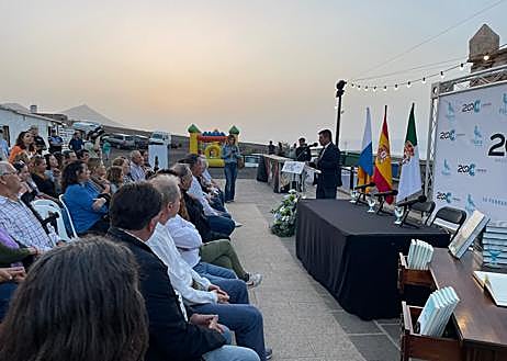 Imagen secundaria 1 - Flores y charla sobre Winter para finalizar los 200 años de Cofete