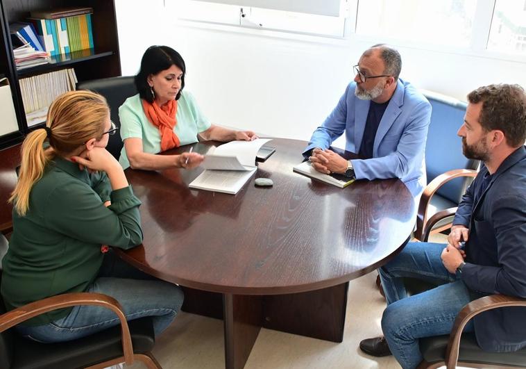 Un momento de la reunión entre Yaiza Pérez, Nona Perera, Francisco García y Juan Márquez.