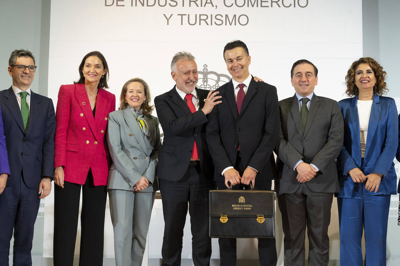 Toma de posesión del nuevo ministro de Turismo, Héctor Gómez