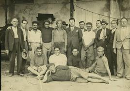 Miembros de la directiva fundacional del bote y tripulantes en 1934.