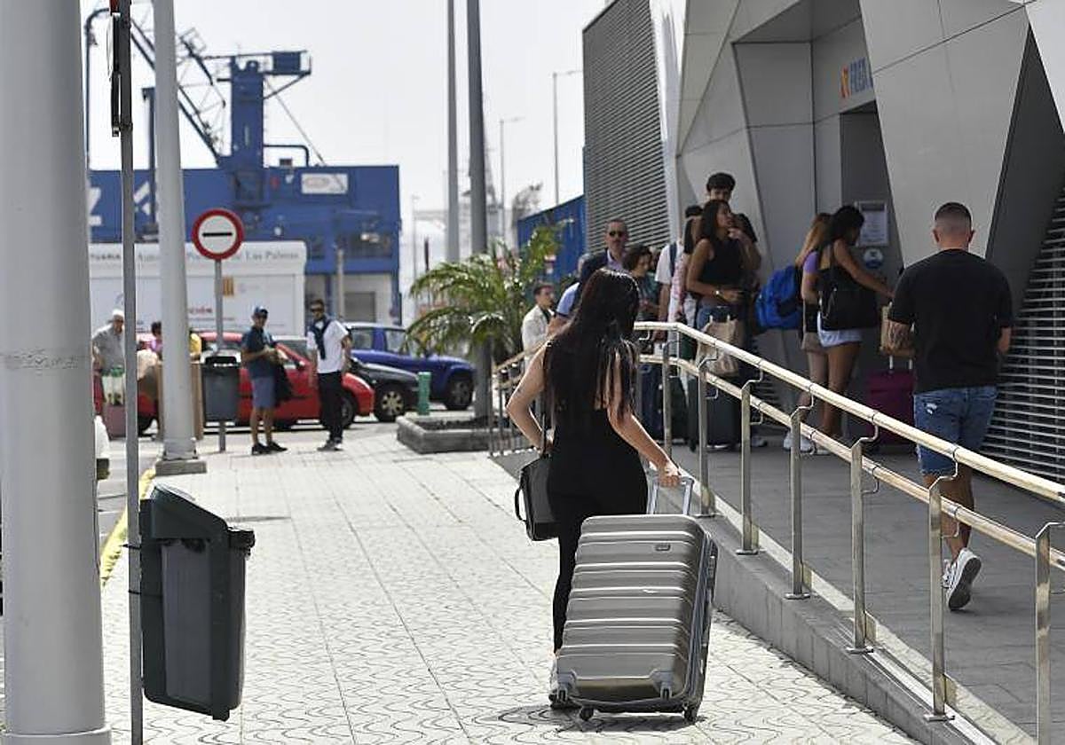 Los grancanarios zarpan a Fuerteventura para Semana Santa