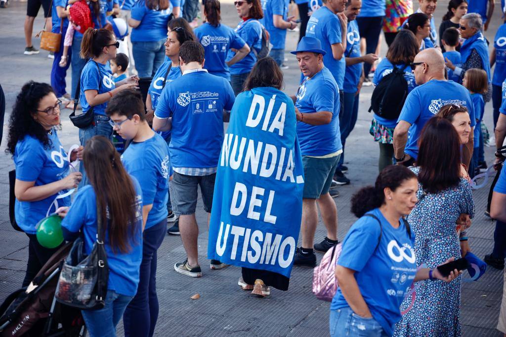 Marcha azul para concienciar sobre el autismo