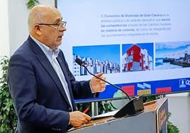 El presidente del Cabildo de Gran Canaria, Antonio Morales, presentó este lunes las dos promociones de viviendas públicas.