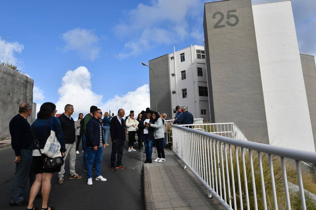 Visita de Carolina Darias al barrio de El Lasso 