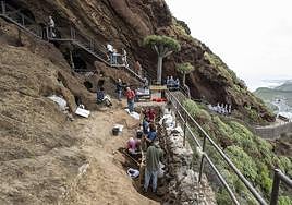 Trabajos arqueológicos en marcha en el yacimiento de Cenobio de Valerón.