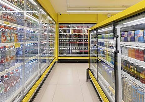 Imagen secundaria 1 - HiperDino invierte 460.000 euros en la reforma de uno de sus establecimientos turísticos