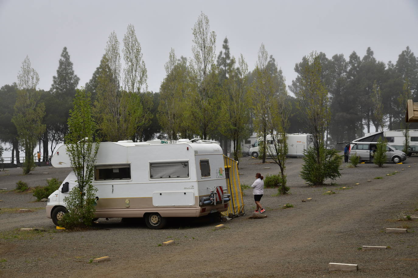 Las familias disfrutan de unas vacaciones diferentes acampando en la cumbre