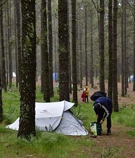 Imagen secundaria 2 - Las familias, en los cámpines de la cumbre grancanaria.