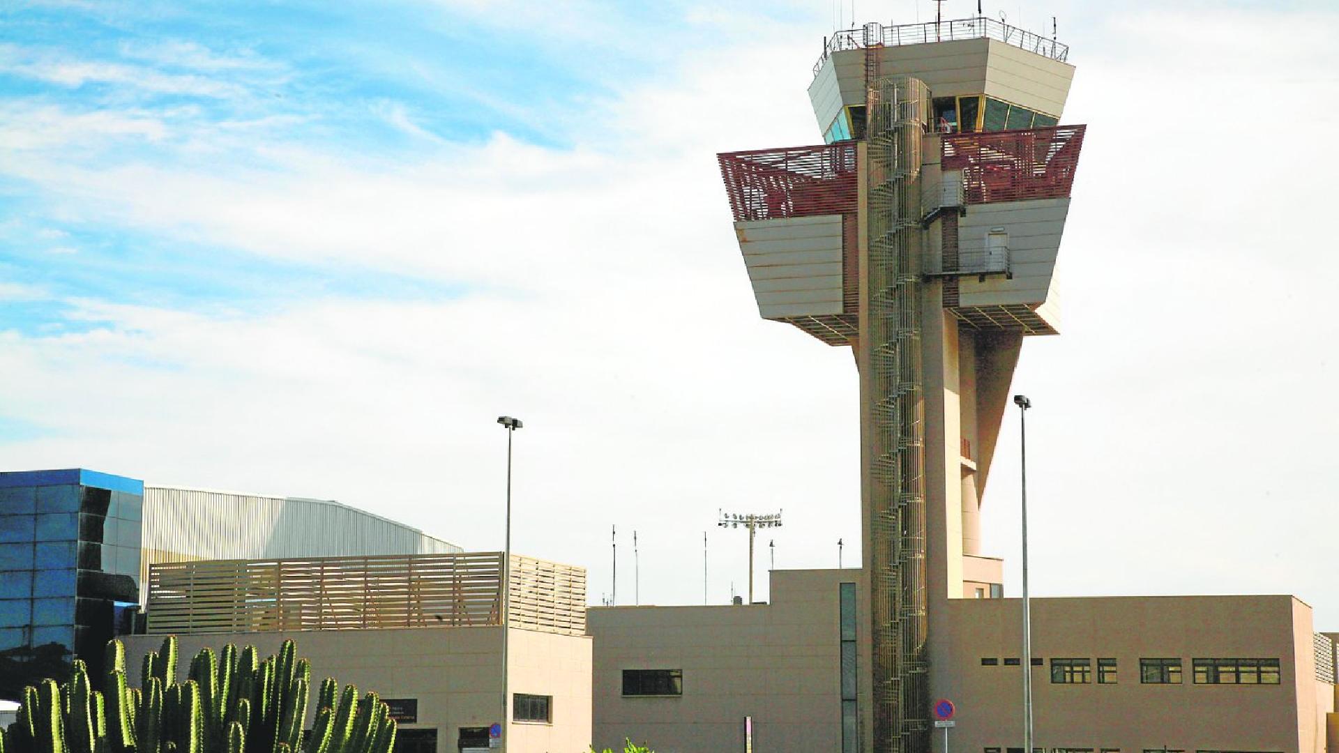 Transport will "analyze" the Canarian request to stop the privatization of the control towers