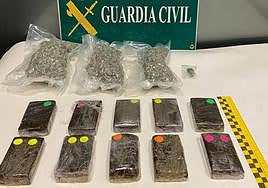 Imagen de la droga incautada por la Guardia Civil.