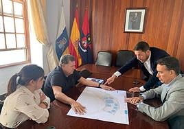 Imagen de la reunión. De izquierda a derecha, Desireé Alemán, Francisco González, Héctor Suárez y José Antonio Newport.