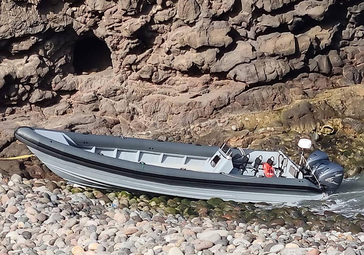 Imagen de la lancha en la que transportaron 1.962 kilos de cocaína hasta La Aldea.