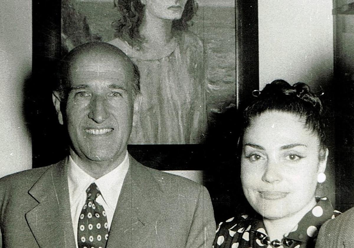 La artista grancanaria Pino Ojeda junto a Vicente Aleixandre.