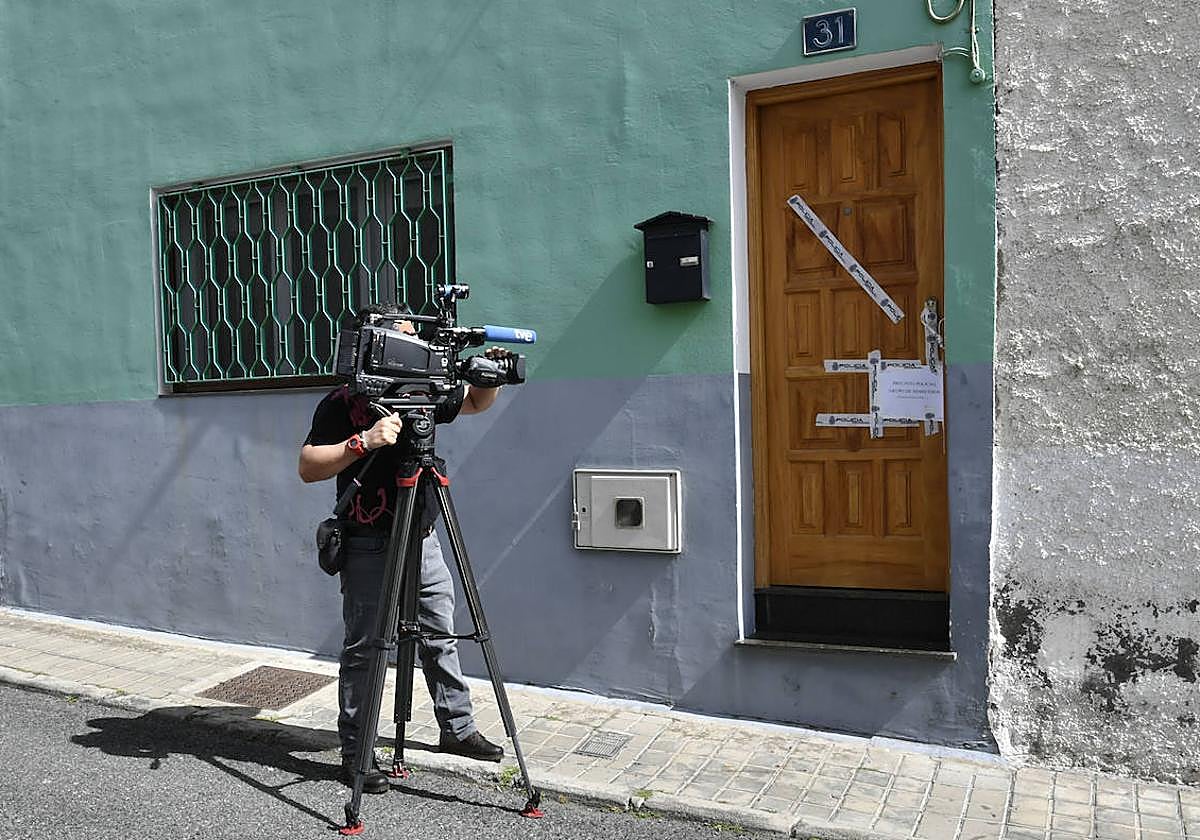 Imagen de la puerta del domicilio el día del crimen.