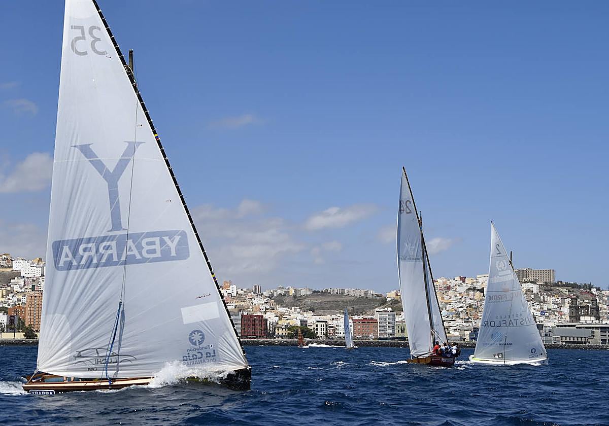 Foto de la pega disputada este domingo en la bahía capitalina.