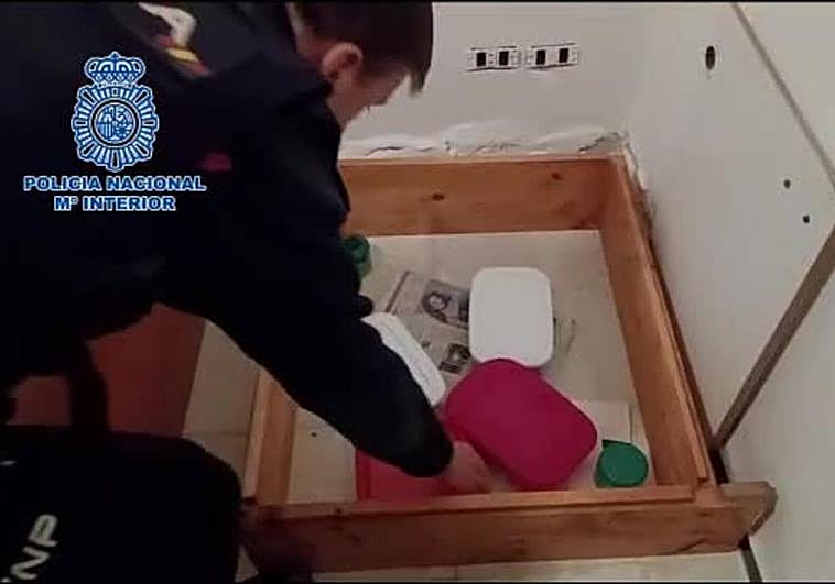 Detienen a un hombre por vender droga en la vía pública en Arrecife