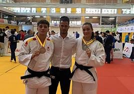 Eric Morales y Laura Volo, con sus medallas.