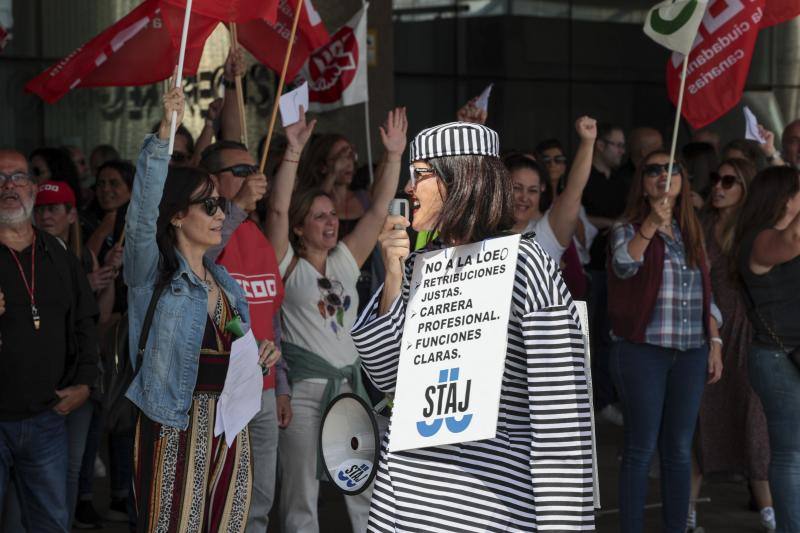 Los funcionarios de justicia secundan la huelga en la capital grancanaria