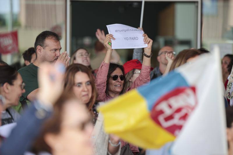 Los funcionarios de justicia secundan la huelga en la capital grancanaria