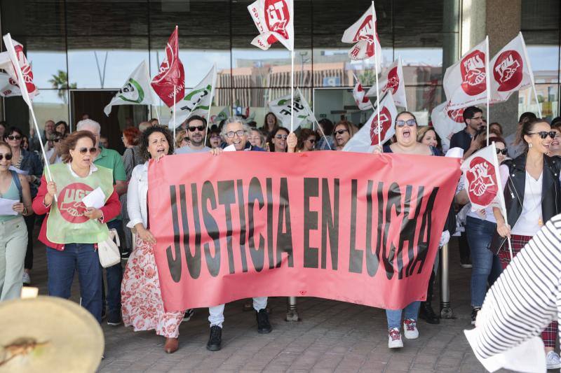 Los funcionarios de justicia secundan la huelga en la capital grancanaria
