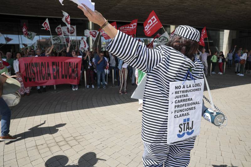 Los funcionarios de justicia secundan la huelga en la capital grancanaria