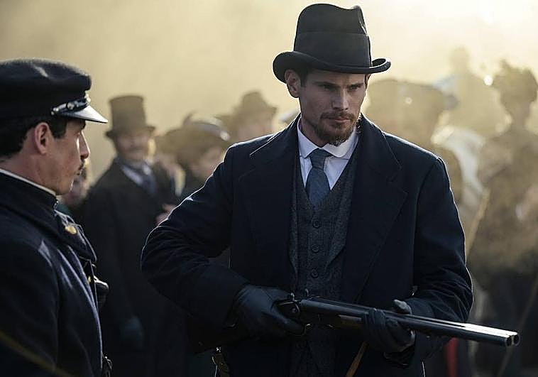 La serie francesa regresa con un enigmático crimen ocurrido en el Bosque de Boulogne.