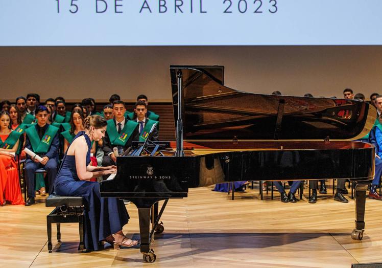 Imagen principal - Acto de graduación de la XLI Promoción del Colegio Heidelberg
