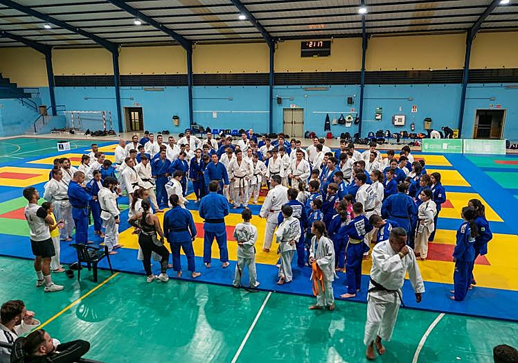 Imagen principal - Éxito del stage del Club Tama en su 35 aniversario