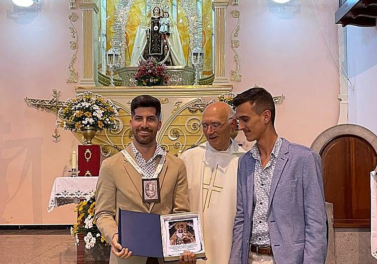 Imagen principal - La Isleta y el Puerto de La Cruz refrendan sus lazos en torno a la Virgen del Carmen