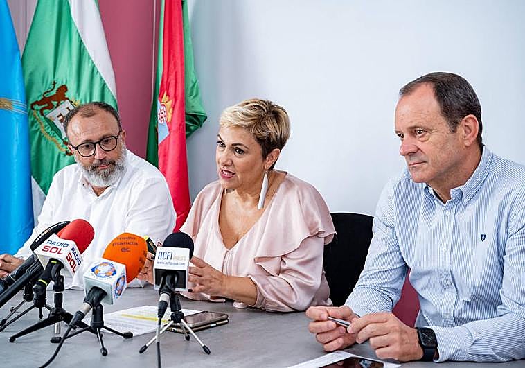 Un momento de la rueda de prensa ofrecida por Francisco García, Ana Hernández y Óscar Hernández.