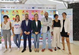 Foto de familia de la presentación del Maspalomas Pride, en el Barceló Margaritas.