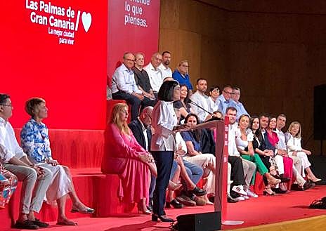 Imagen secundaria 1 - Ángel Víctor Torres, Carolina Darias y Sebastián Franquis en el acto del PSOE. 