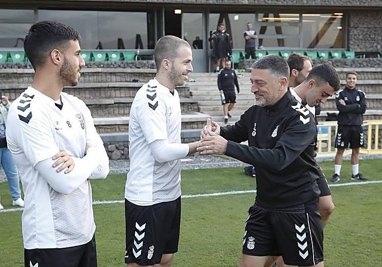 Imagen principal - De Barranco Seco a Zaragoza: la travesía de Kirian