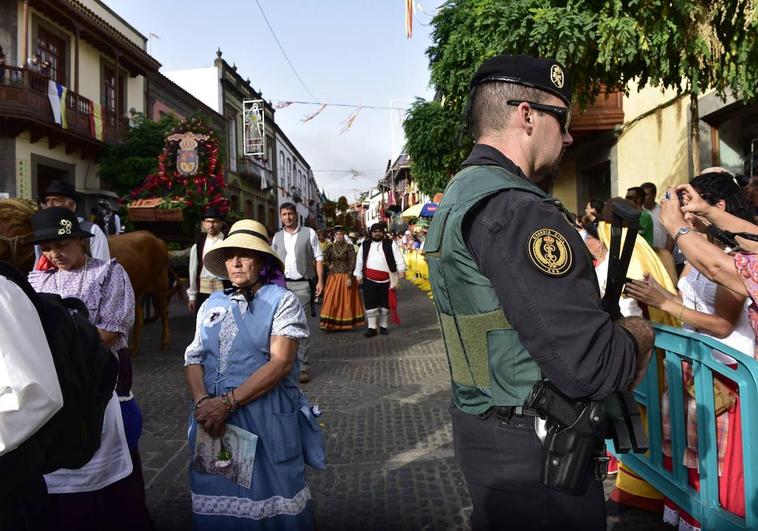 Los guardias civiles cobran 1,42 euros la hora por trabajar en festivo