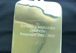 Esta fue la medalla que recibieron, por error, los jugadoras del Olímpico tras ganar la Liga.