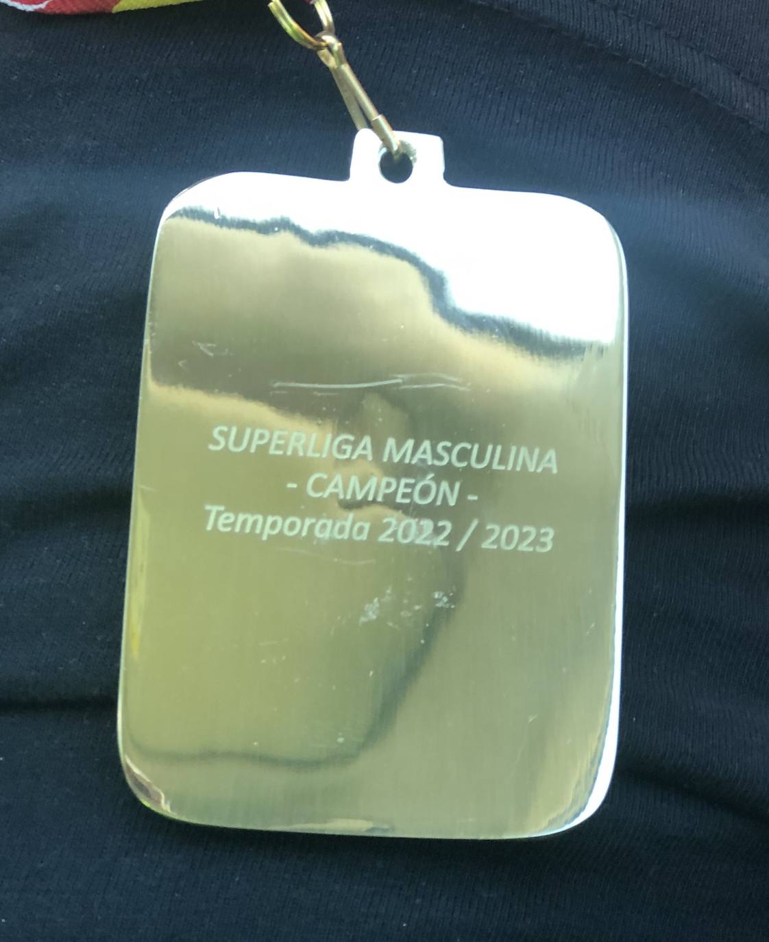 A las jugadoras del Olímpico les dieron las medallas que correspondían a la liga masculina