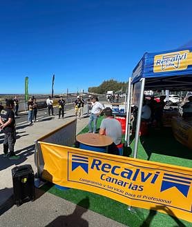 Imagen secundaria 2 - Numerosos aficionados cumplieron su sueño en la Drive Experience GRUPO ARI