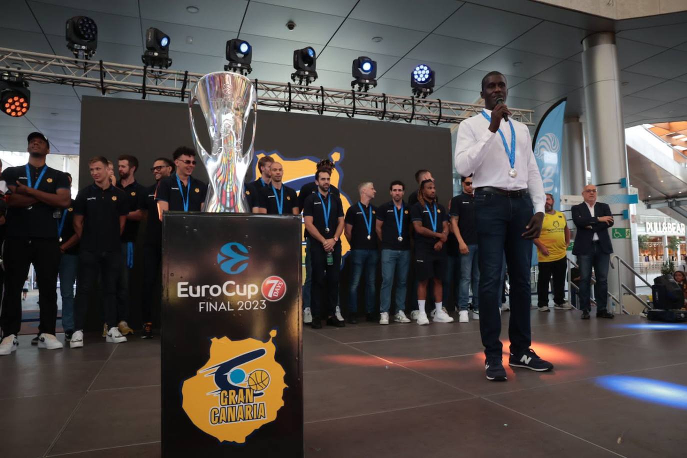 La afición agasaja al Granca