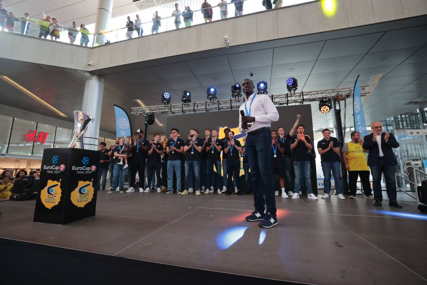 La afición agasaja al Granca