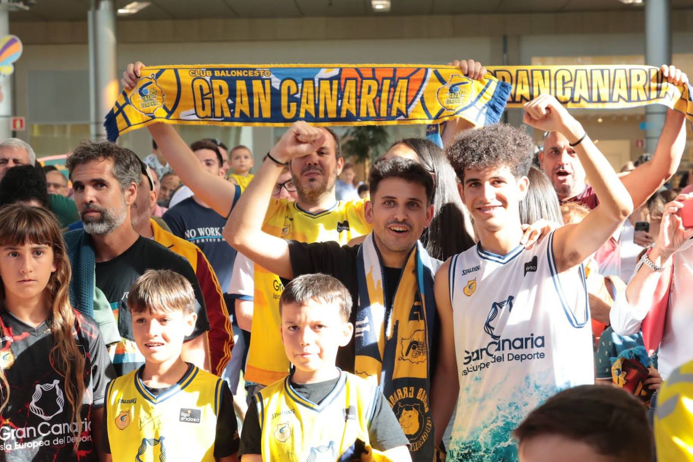 La afición agasaja al Granca