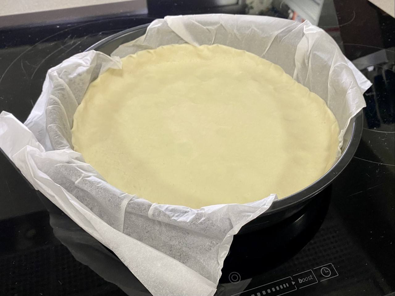 Colocamos la masa brisa en el molde