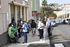 Imagen de la entrada al centro de salud de Guía.