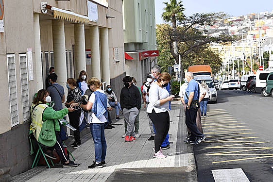 Imagen de la entrada al centro de salud de Guía.