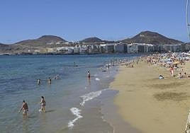 Imagen de archivo de la playa de Las Canteras.