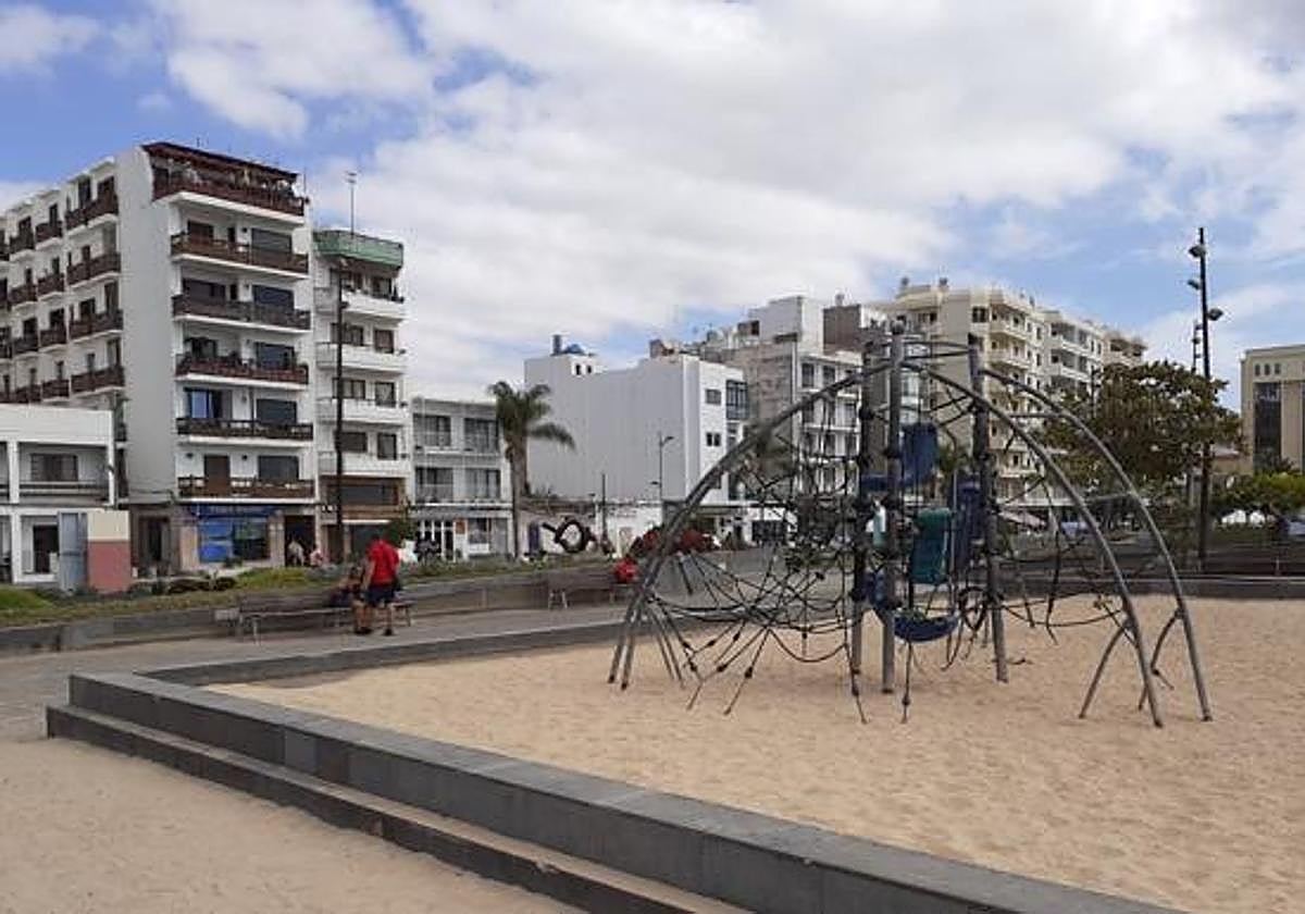 Zona infantil en el parque Islas Canarias.