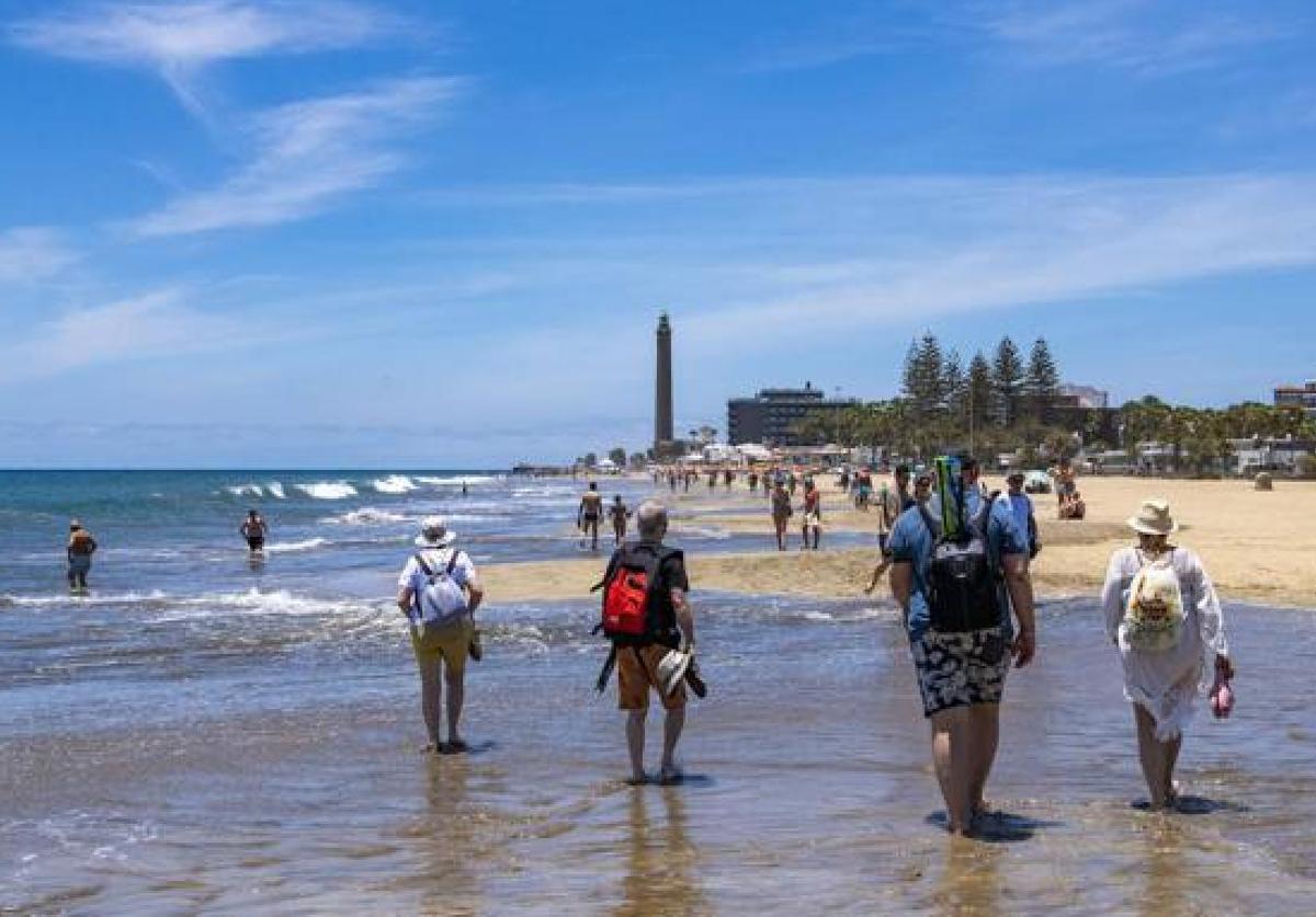 Turistas en Maspalomas.